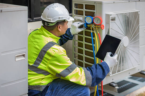Professional Ac Installation technician working in Mount Pleasant, IA